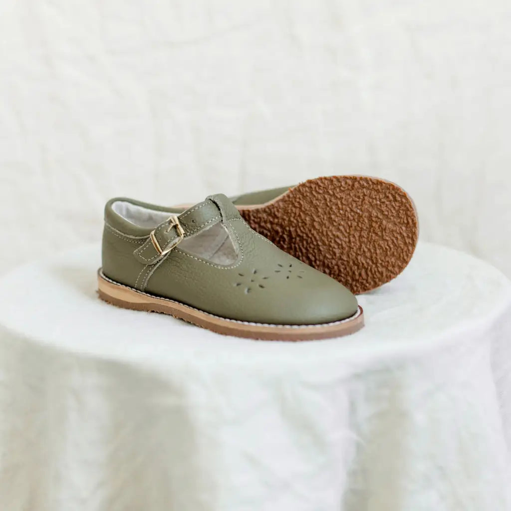 Flora T-Strap - Pine